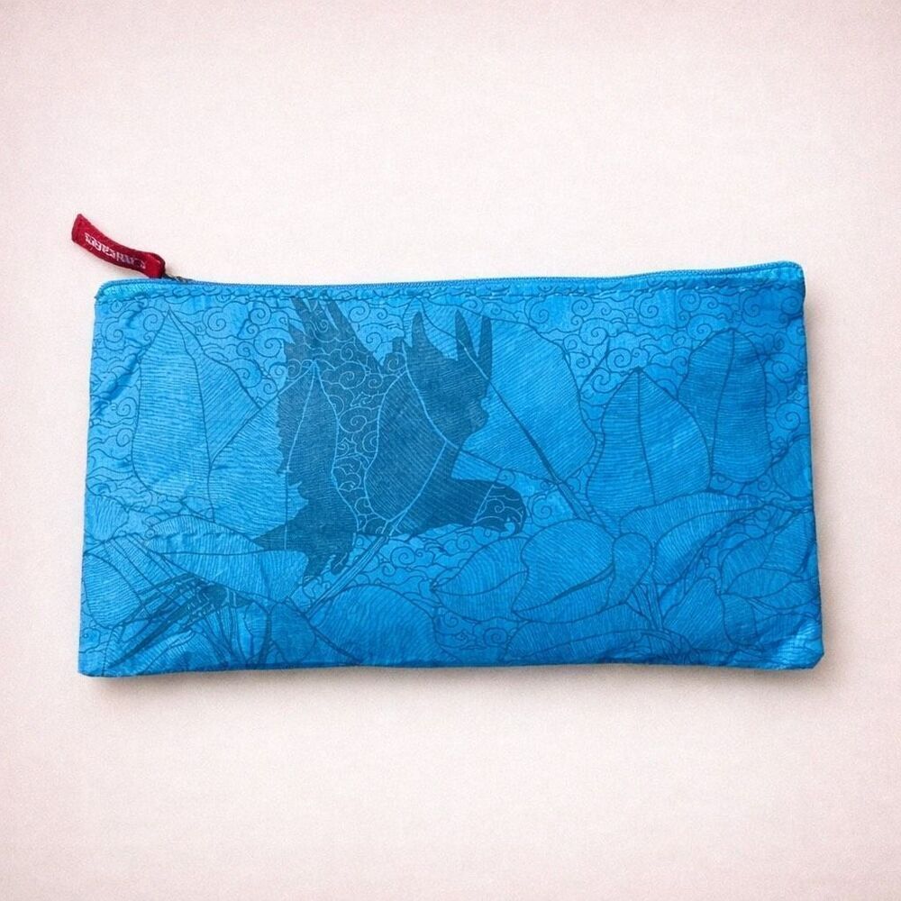 Emirates Macaw Wildlife Amenity Kit – Sealed Travel Pouch Set